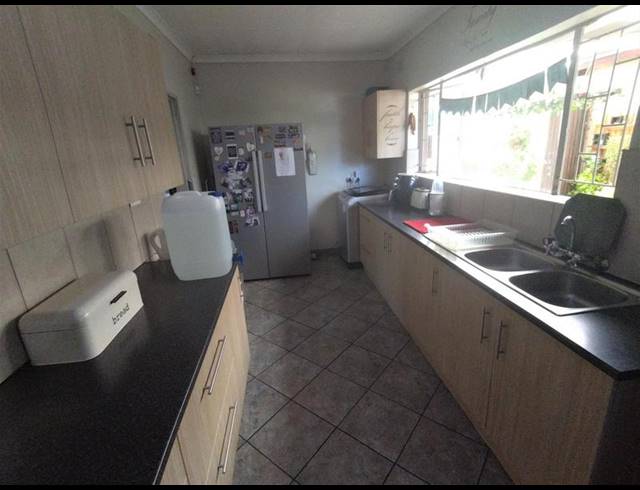 3 BEDROOM HOUSE FOR SALE IN VANDERBIJLPARK SE 6